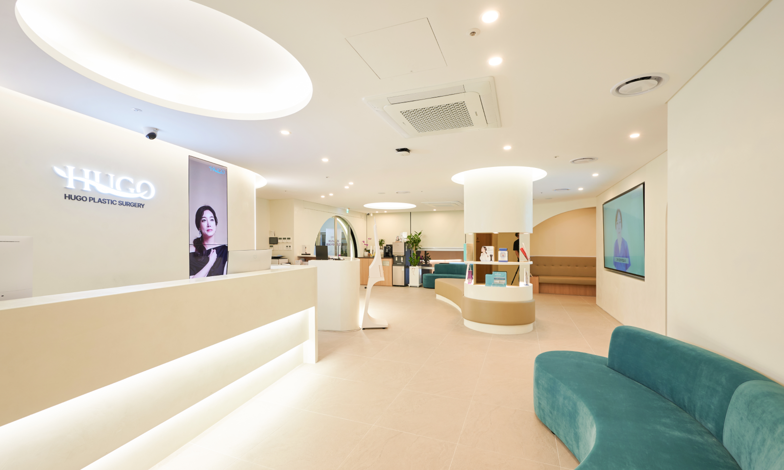 Hugo interior