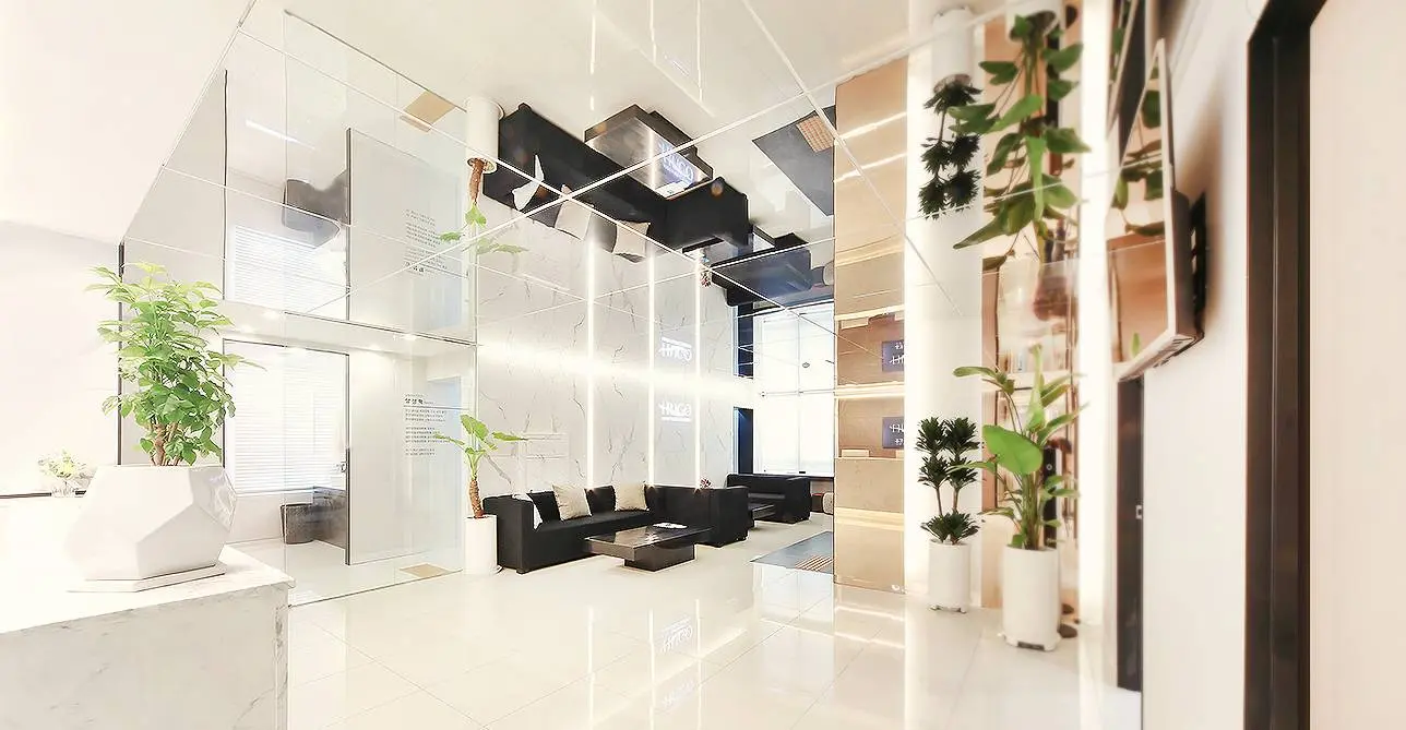 Hugo interior