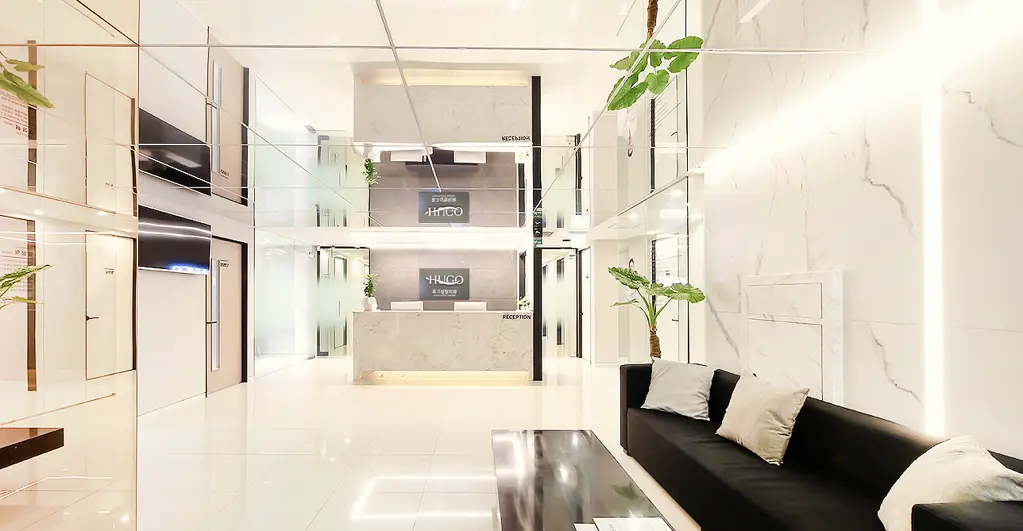 Hugo interior