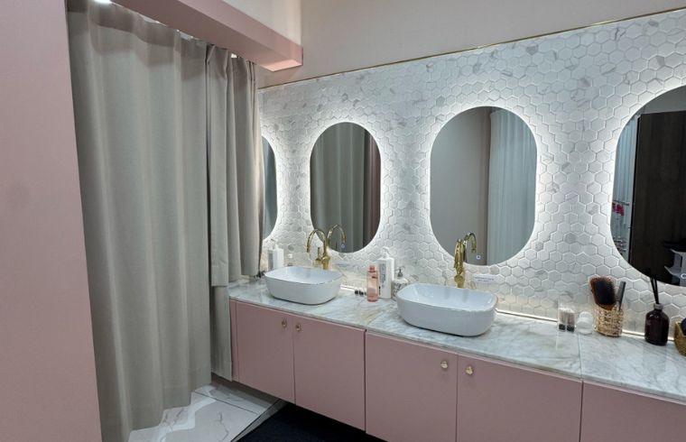 Shine U interior